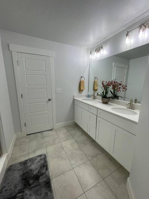 Villa Brand New 3-Beds Stylish Entire House At Lehi Exterior foto