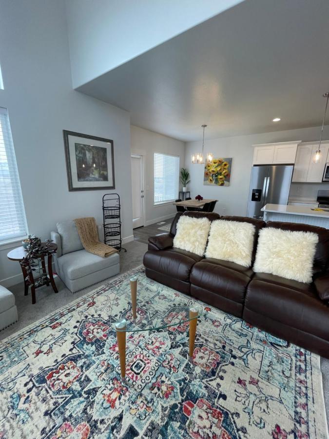 Villa Brand New 3-Beds Stylish Entire House At Lehi Exterior foto